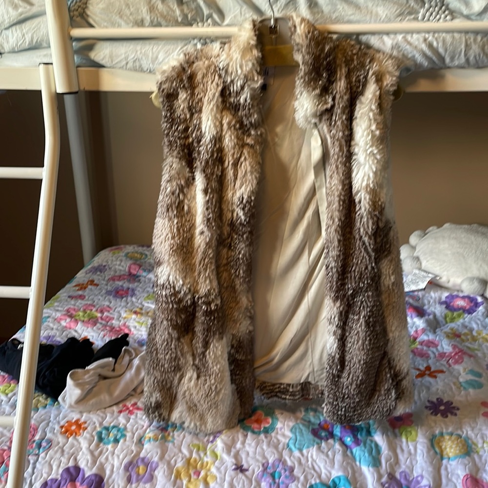 Cabi fur vest like new